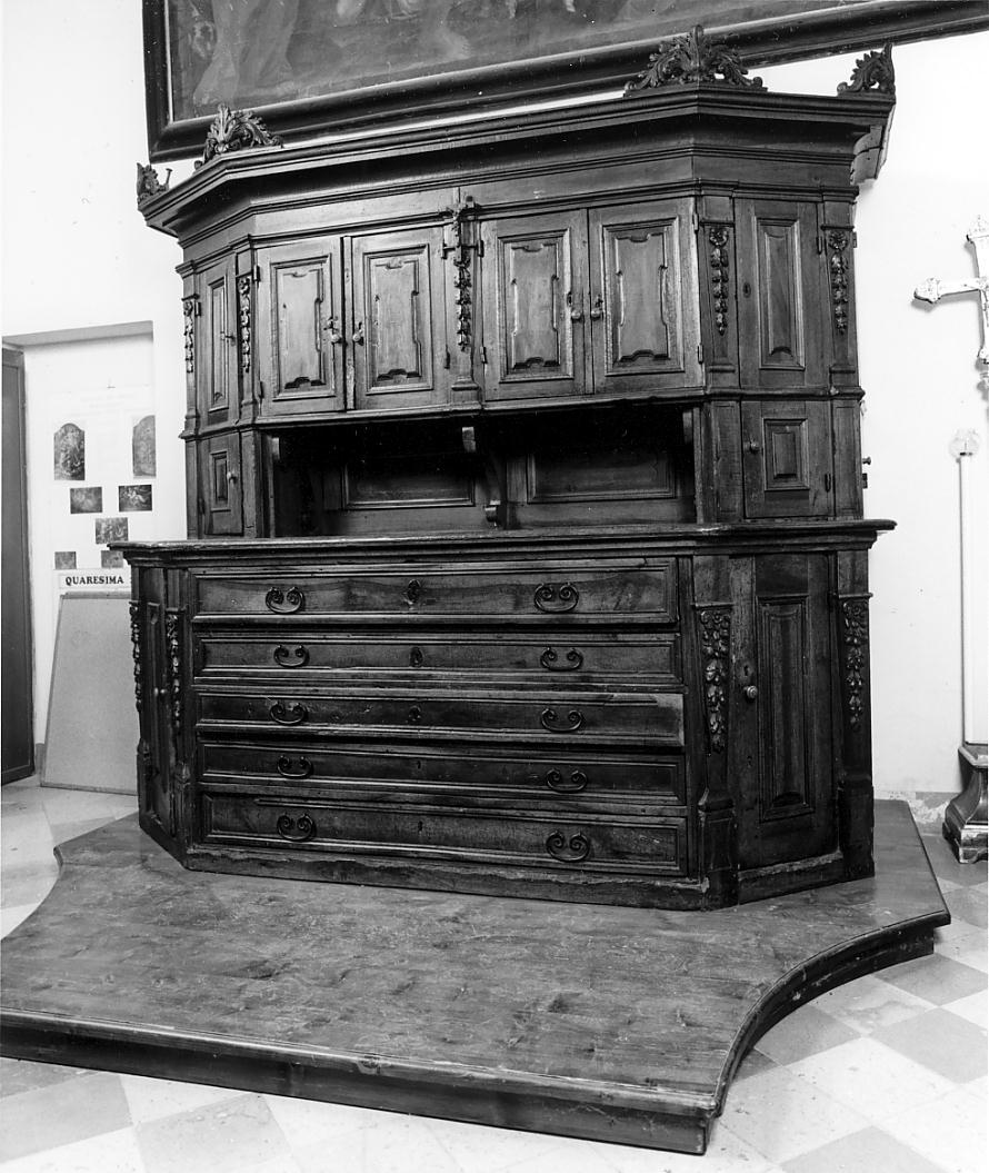 mobile da sacrestia con alzata, opera isolata - ambito cremonese (prima metà sec. XVIII)