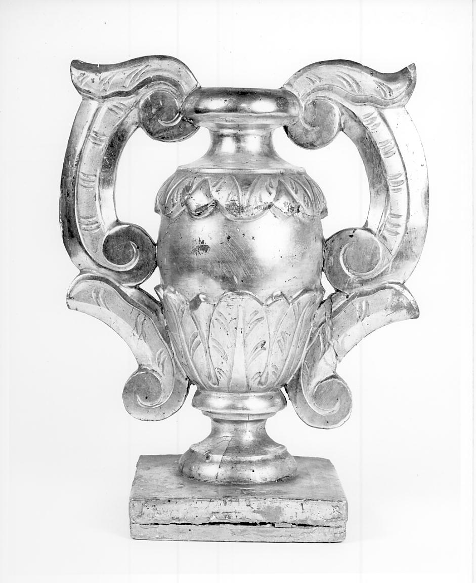 vaso d'altare con composizione floreale, serie - ambito cremonese (prima metà sec. XVIII)