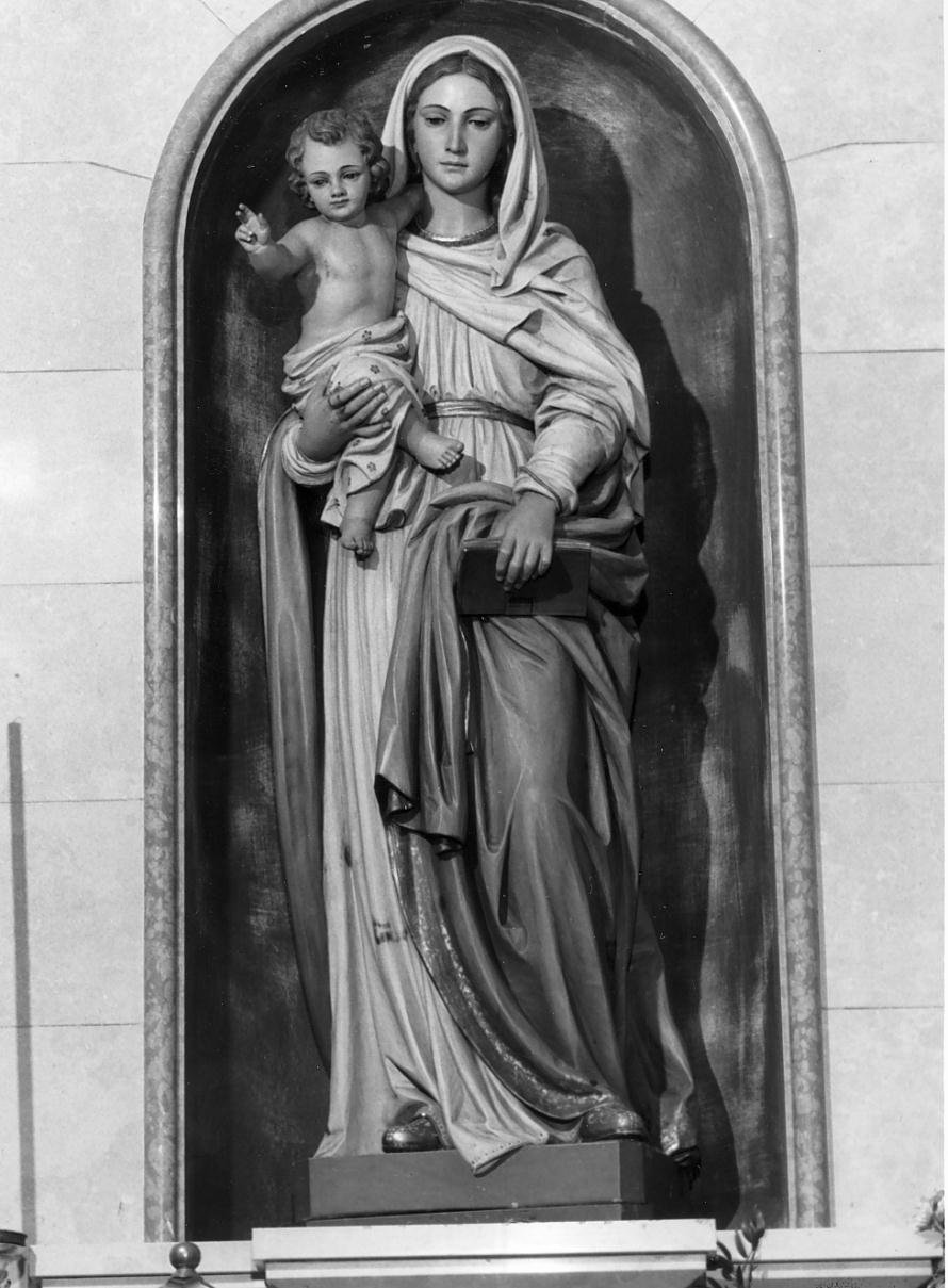 Madonna con Bambino (statua) di Runggaldier Giuseppe (sec. XX)