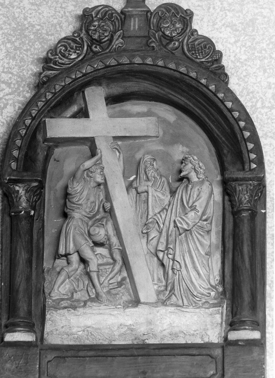 Stazione II Gesu' caricato della croce (formella, elemento d'insieme) - bottega altoatesina (sec. XIX)