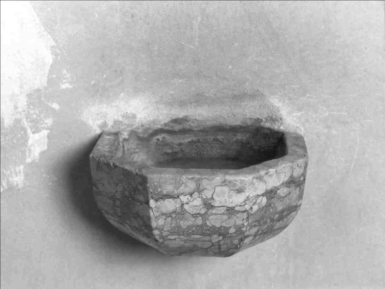 acquasantiera da parete, opera isolata - ambito mantovano (sec. XVIII)