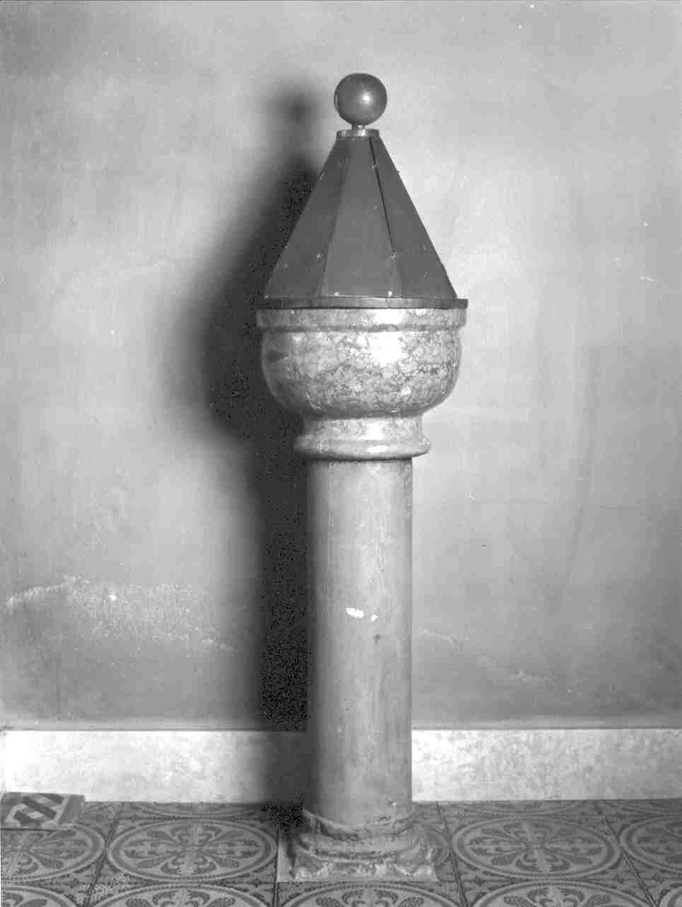 fonte battesimale - a fusto, opera isolata - ambito mantovano (seconda metà sec. XIX)