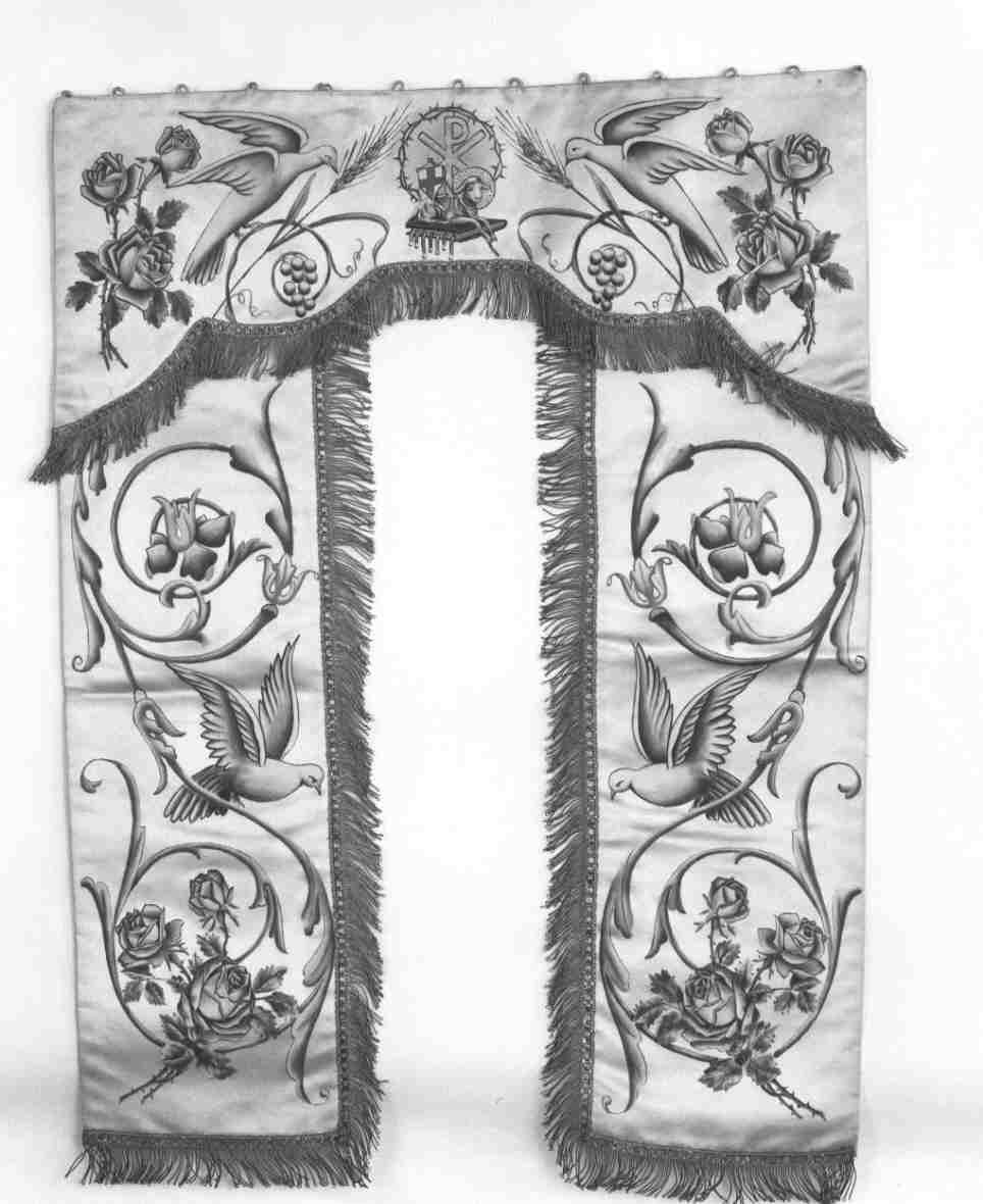 motivi decorativi a girali vegetali e simboli eucaristici (conopeo di tabernacolo, opera isolata) - manifattura mantovana (secondo quarto sec. XX)