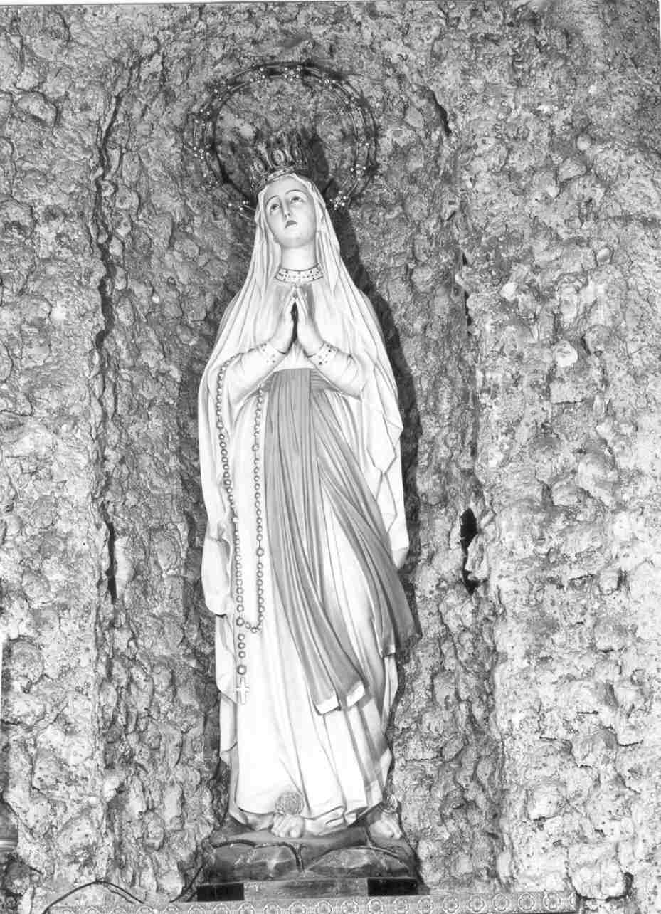 Madonna di Lourdes (statua, opera isolata) - ambito mantovano (primo quarto sec. XX)