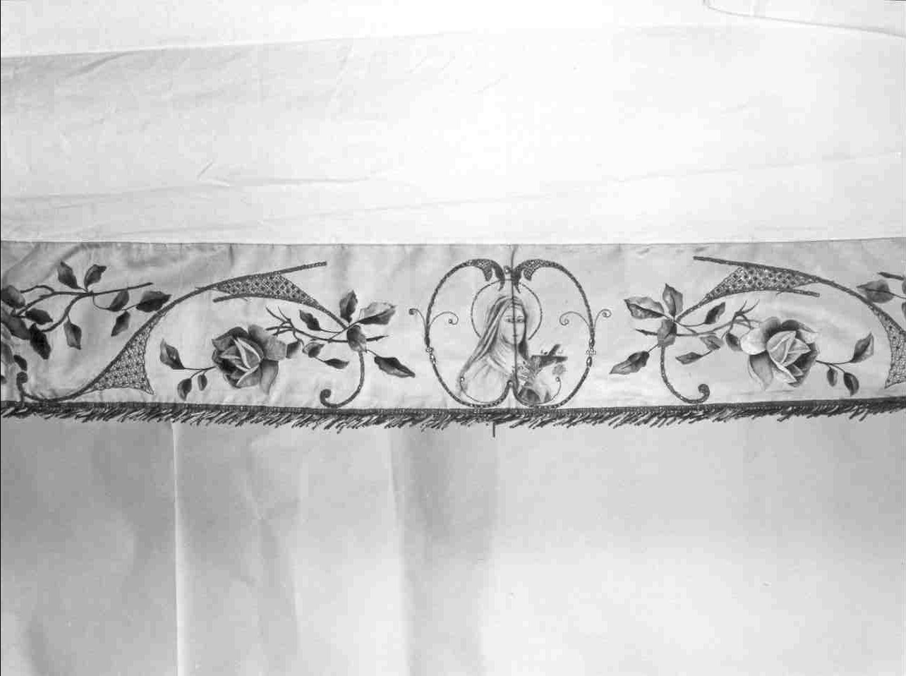 Santa Teresa del Bambino Gesù (tovaglia d'altare, opera isolata) - manifattura mantovana (secondo quarto sec. XX)