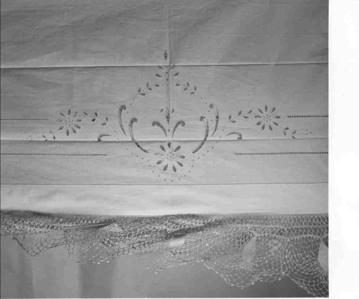 tovaglia d'altare, opera isolata - manifattura mantovana (secondo quarto sec. XX)