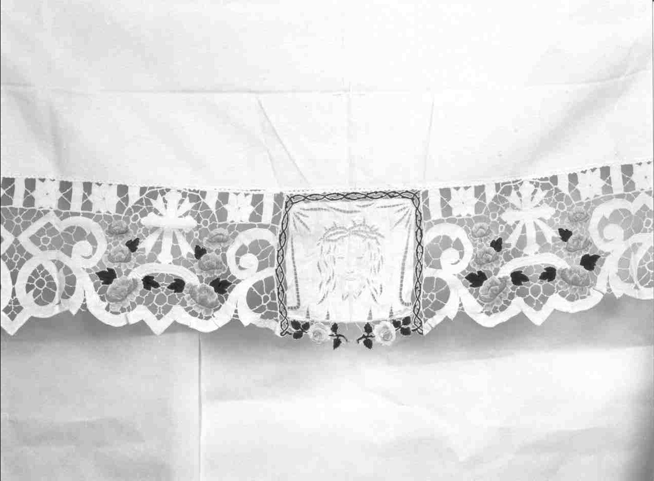 Cristo coronato di spine (tovaglia d'altare, opera isolata) di Trombini Caterina (secondo quarto sec. XX)