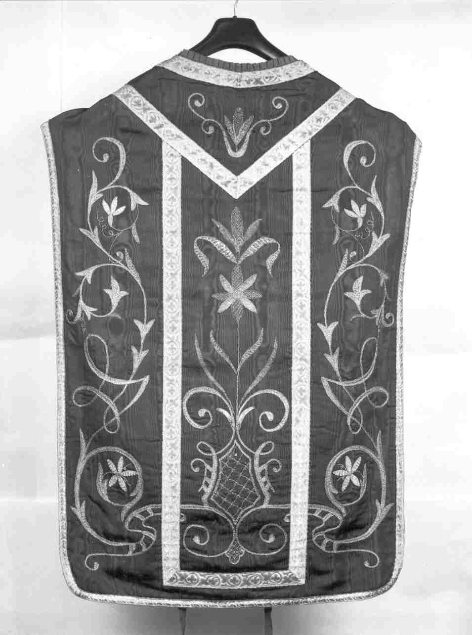 paramento liturgico, insieme - manifattura mantovana (secondo quarto sec. XX)