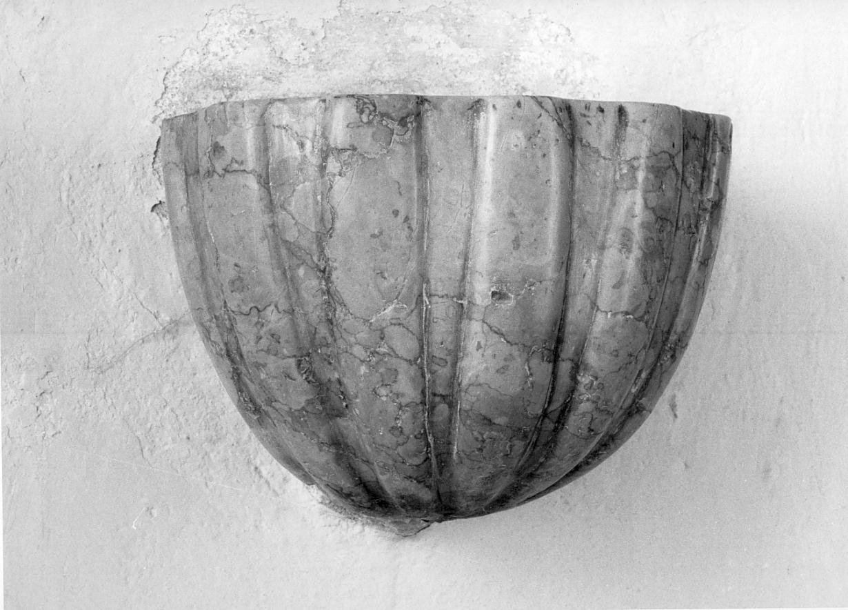 acquasantiera da parete - ambito lombardo (sec. XVIII)