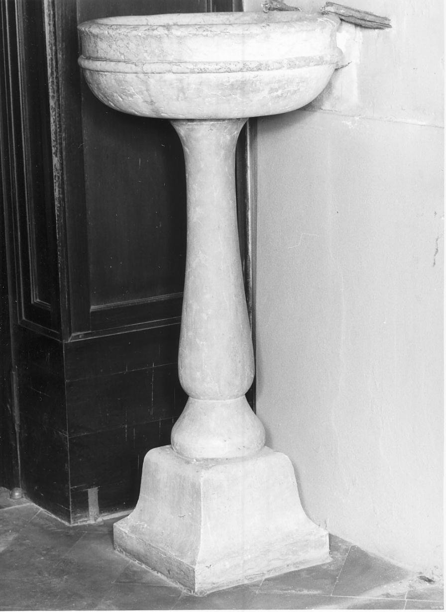 acquasantiera - a fusto - ambito lombardo (sec. XVII)