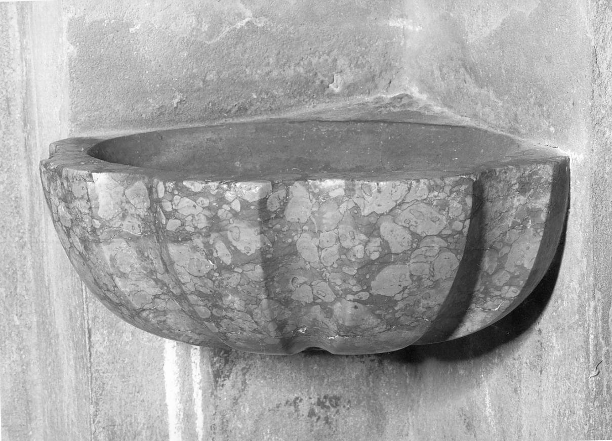 acquasantiera da parete - ambito mantovano (secondo quarto sec. XX)