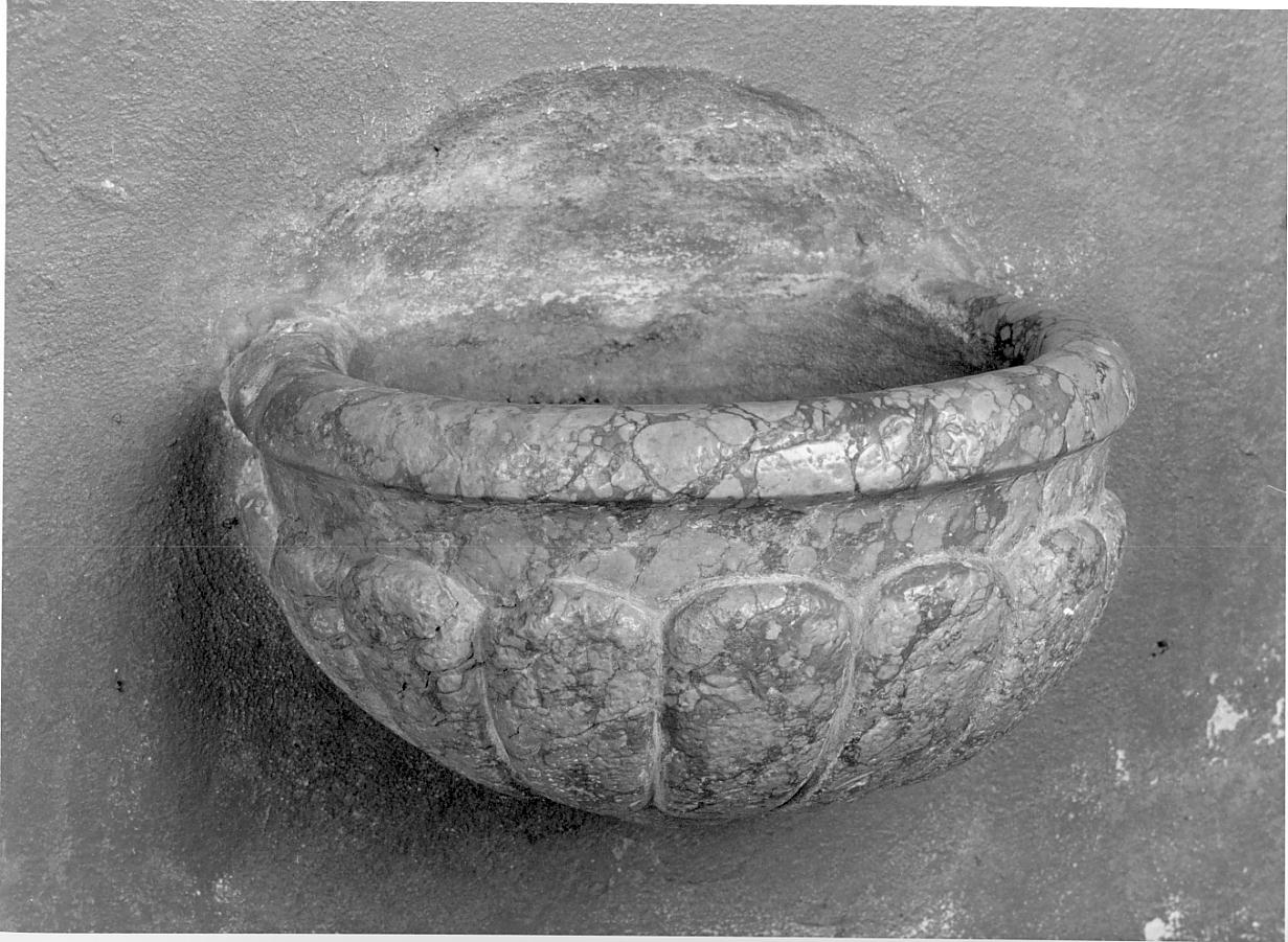 acquasantiera da parete, opera isolata - ambito cremonese (sec. XIX)