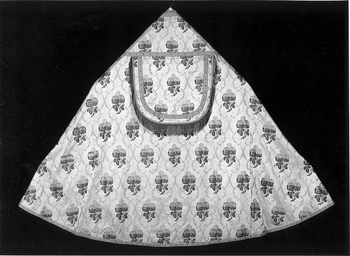 piviale, opera isolata di Arcesi Ettore (metà sec. XX)