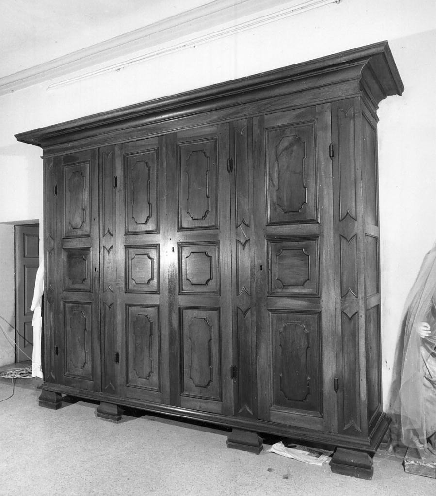 armadio da sacrestia - ambito lombardo (sec. XVIII)
