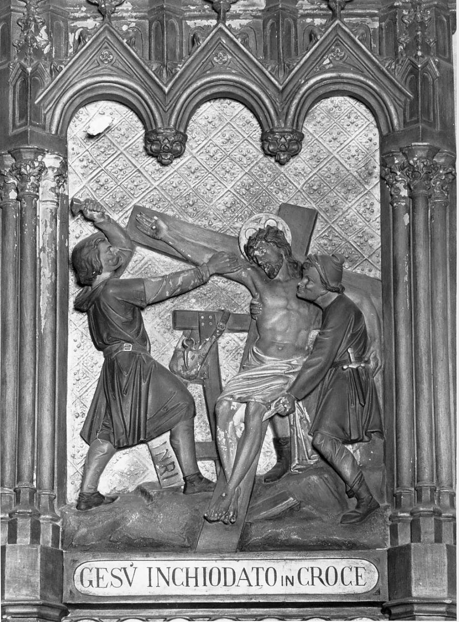 Stazione X: Gesu' inchiodato alla croce (formella, elemento d'insieme) - ambito lombardo (sec. XIX)