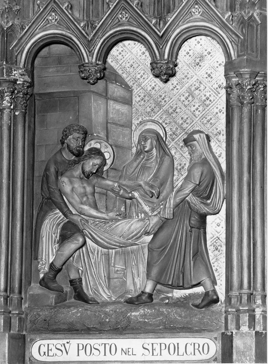 Stazione XIII: Gesu' deposto nel sepolcro (formella, elemento d'insieme) - ambito lombardo (sec. XIX)