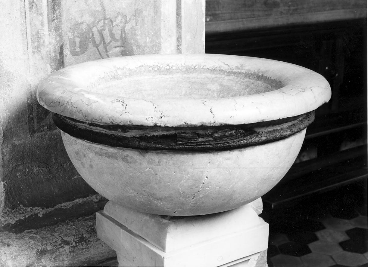 acquasantiera - a fusto, opera isolata - ambito lombardo (sec. XVIII)