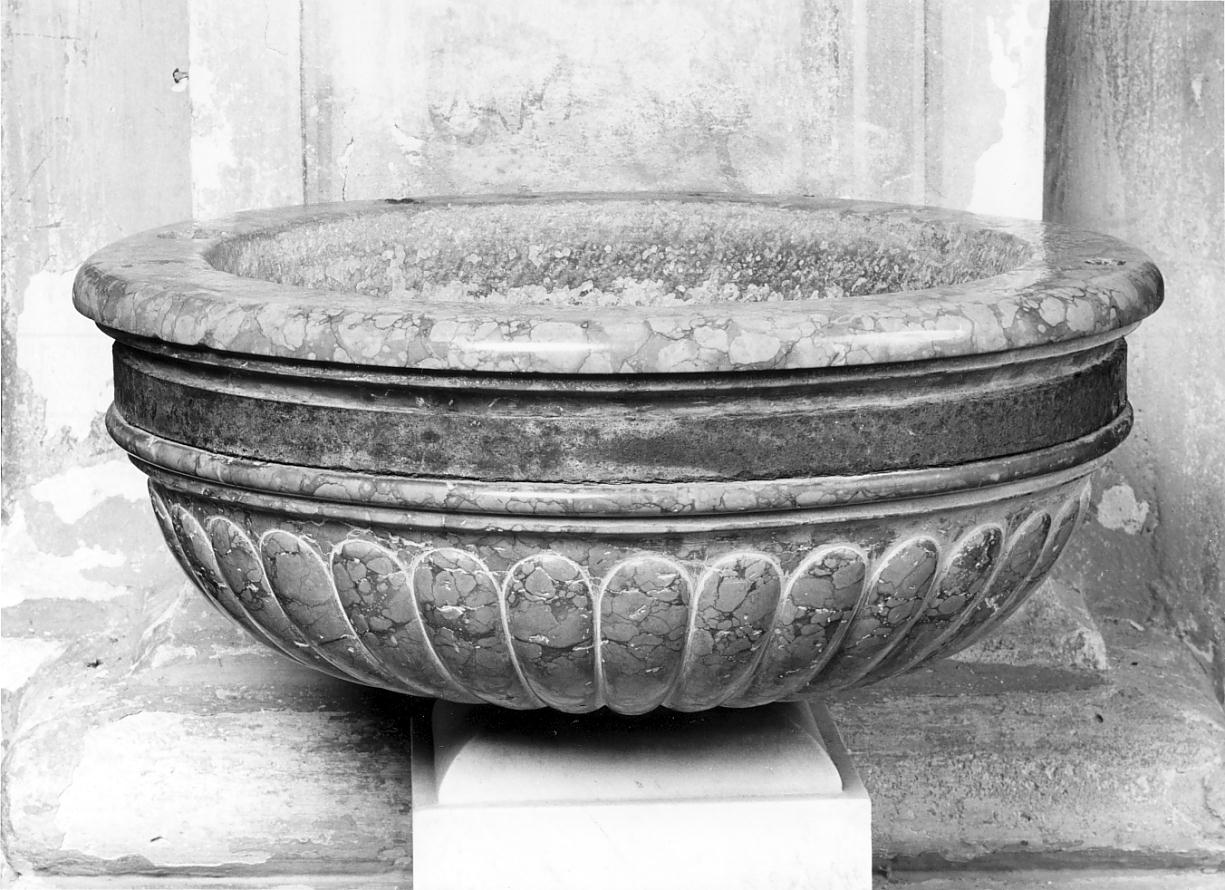 acquasantiera - a fusto, opera isolata - ambito veronese (seconda metà sec. XVIII)