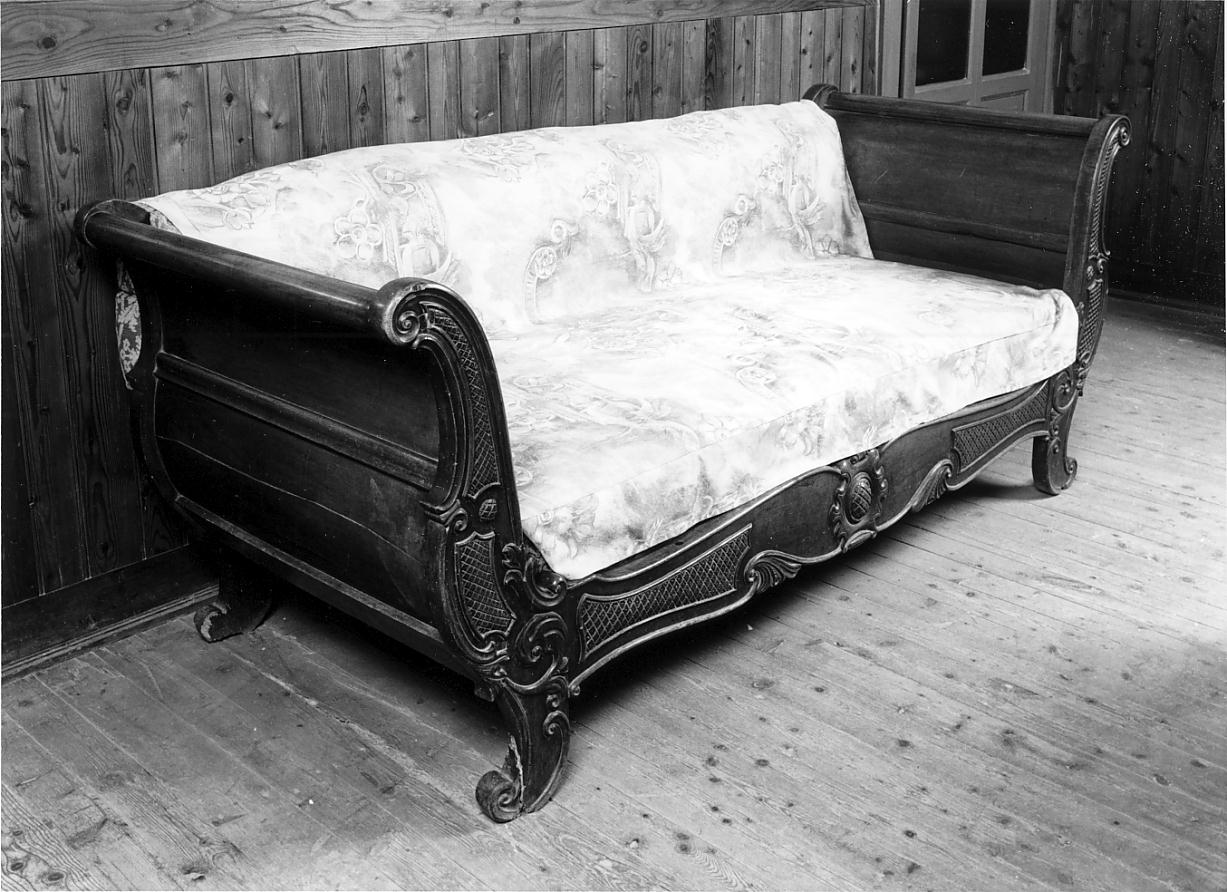 divano, opera isolata - ambito lombardo (secondo quarto sec. XIX)