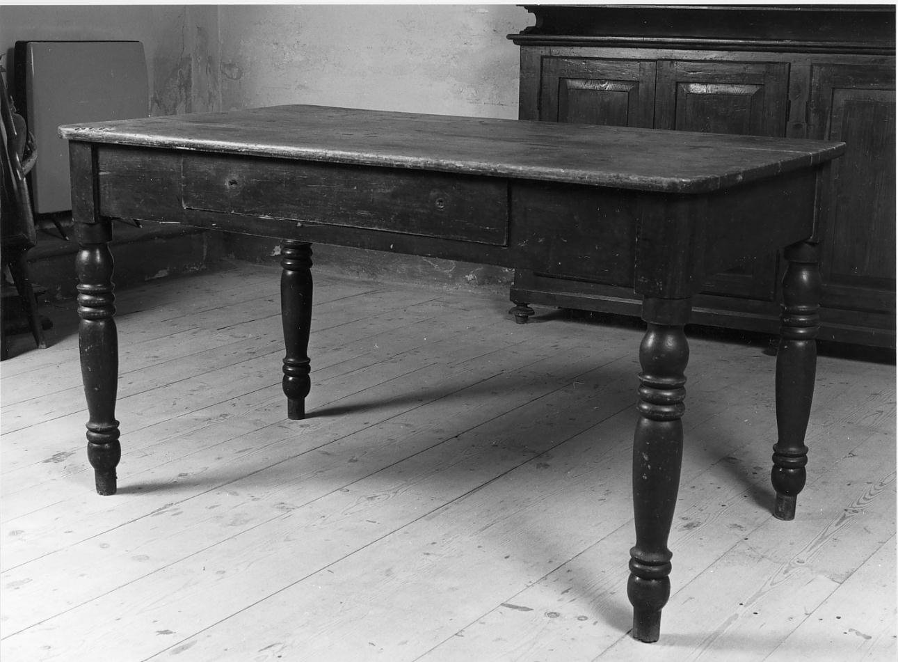 tavolo - ambito mantovano (prima metà sec. XX)