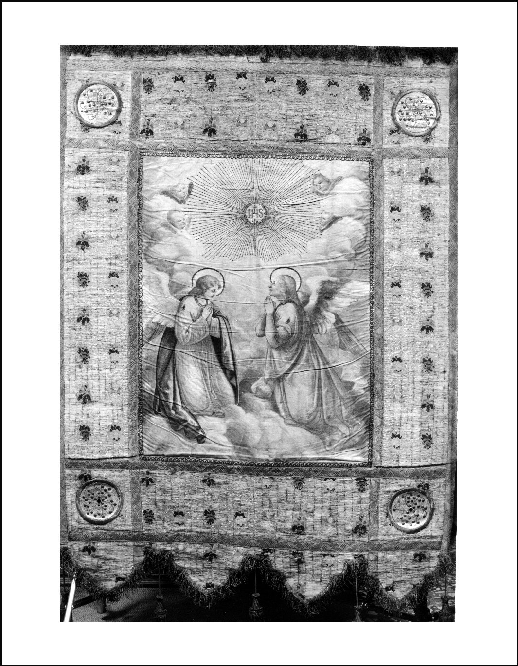 Angeli adoranti monogramma cristologico (stendardo processionale, opera isolata) - produzione lombarda (sec. XIX)