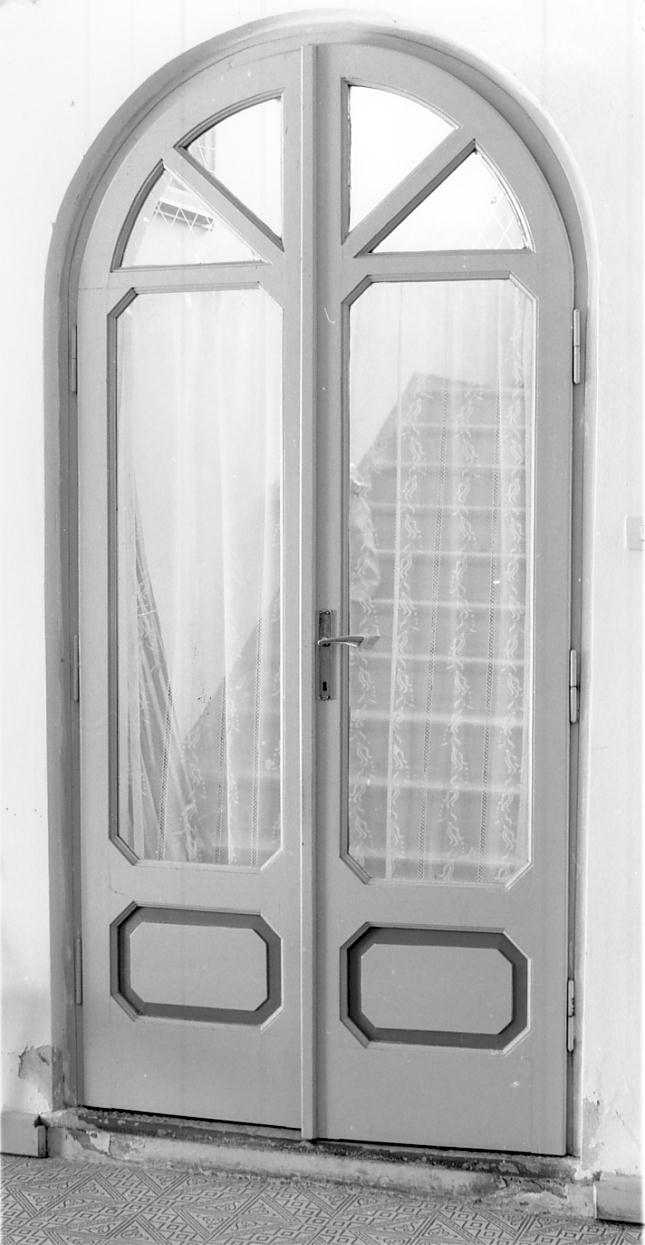 porta - a due battenti, opera isolata - ambito mantovano (secondo quarto sec. XX)