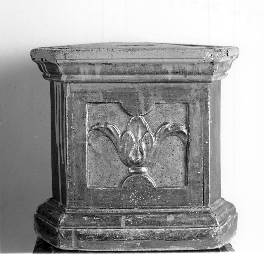 base per croce d'altare, opera isolata - ambito mantovano (metà sec. XVIII)