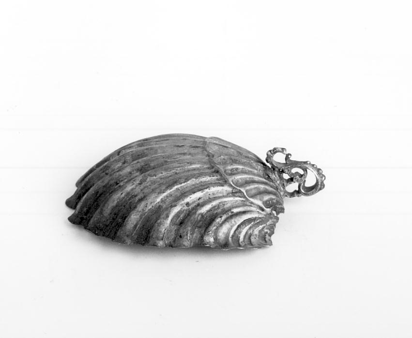 conchiglia battesimale, opera isolata - ambito mantovano (inizio sec. XVIII)