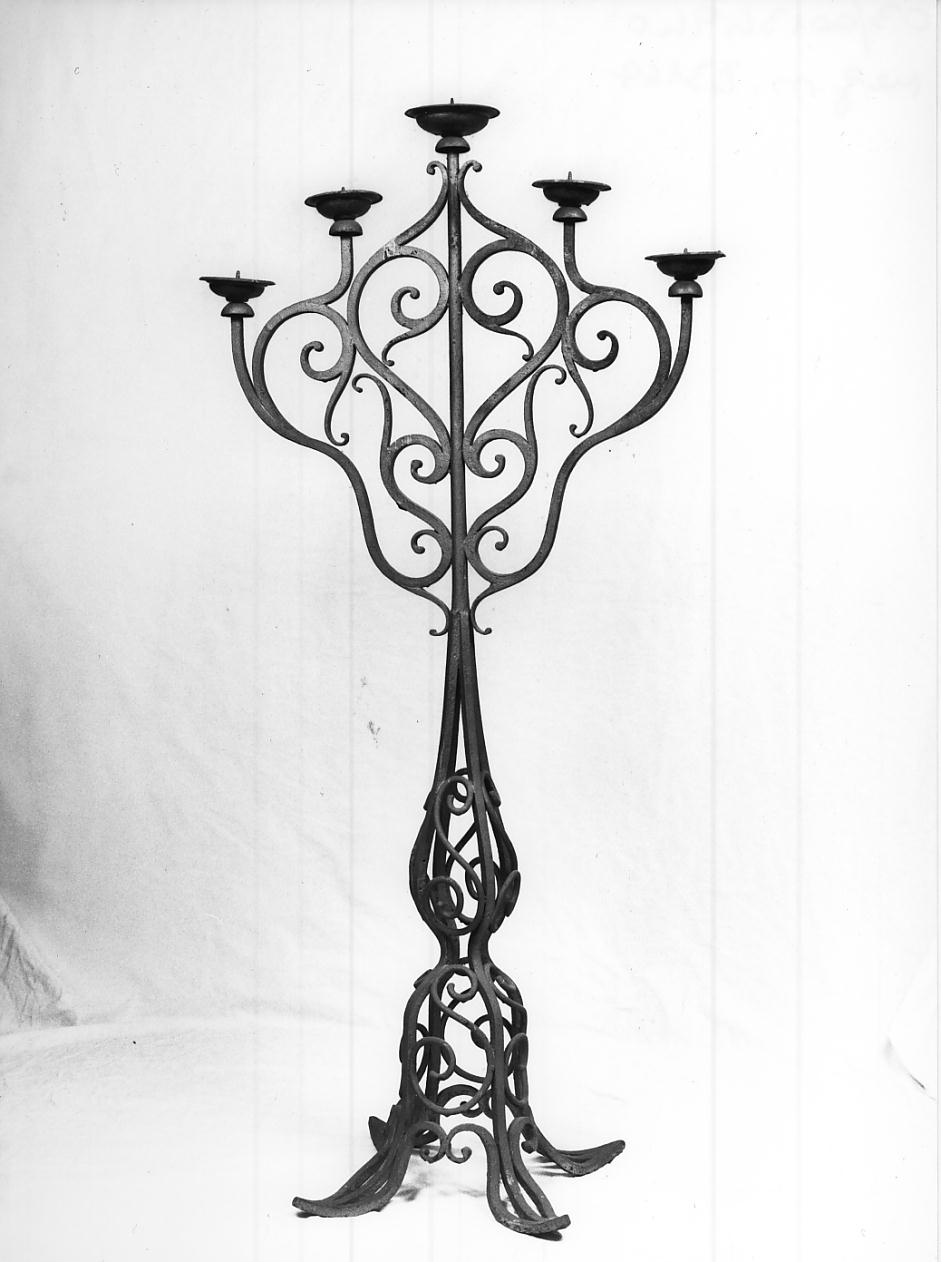 candelabro, opera isolata di Azzini (primo quarto sec. XX)