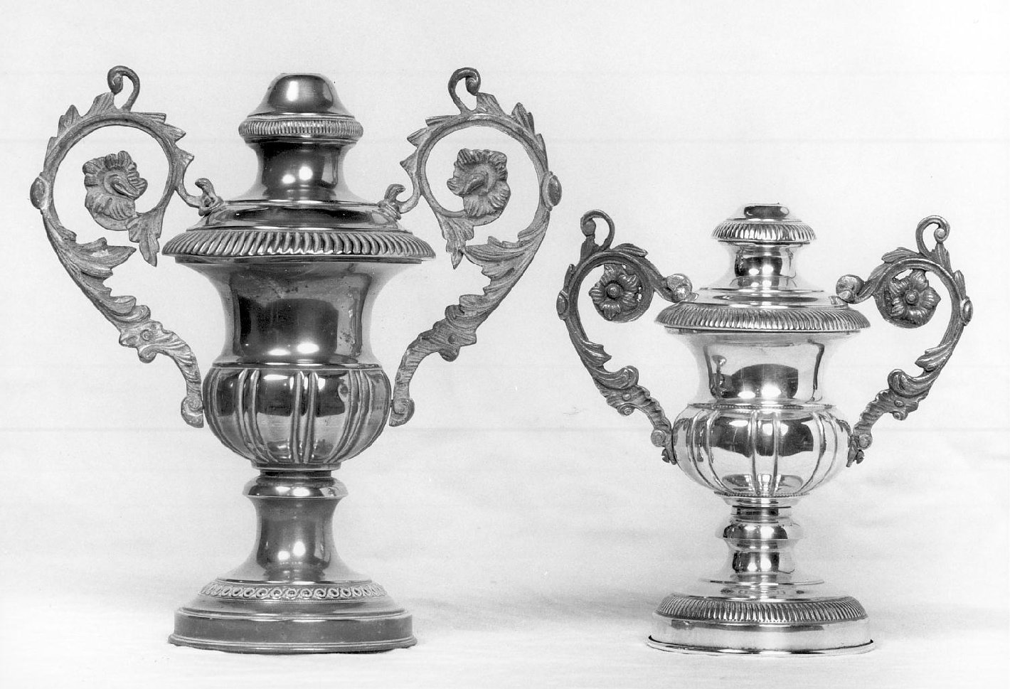 vaso d'altare con composizione floreale, serie - ambito lombardo (ultimo quarto sec. XIX)