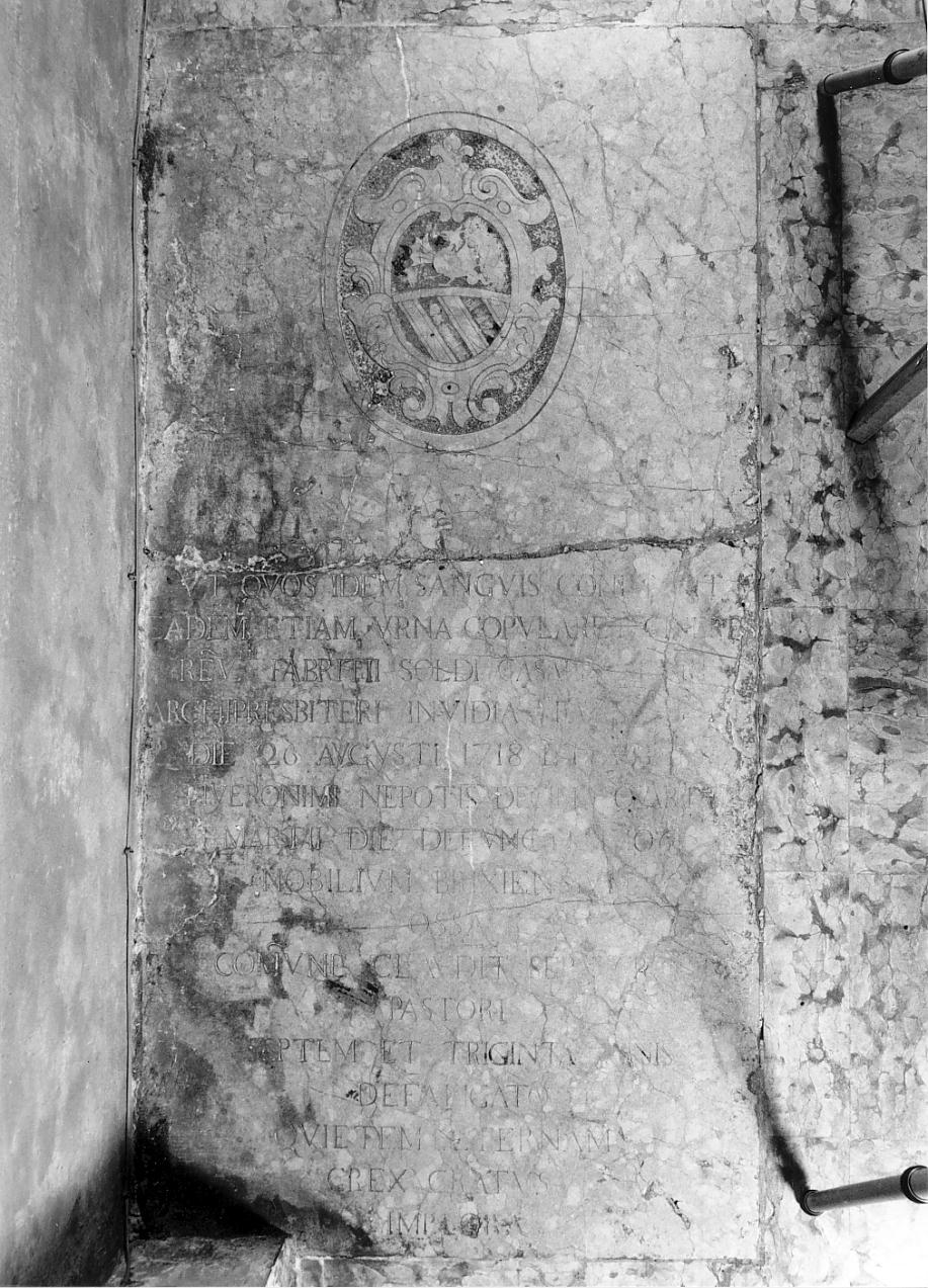 lapide, opera isolata - ambito lombardo (primo quarto sec. XVIII)