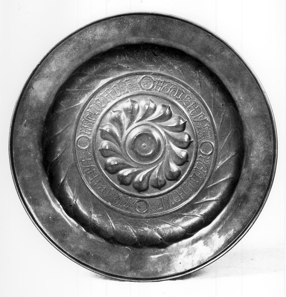 piatto per elemosine, opera isolata - ambito bresciano (prima metà sec. XVII)