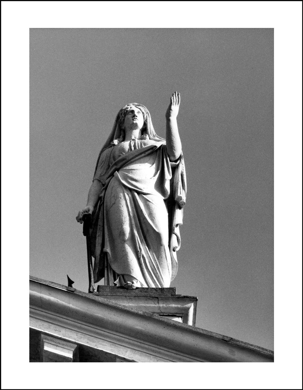 Carità (statua, elemento d'insieme) di Emanueli Giovanni (sec. XIX)