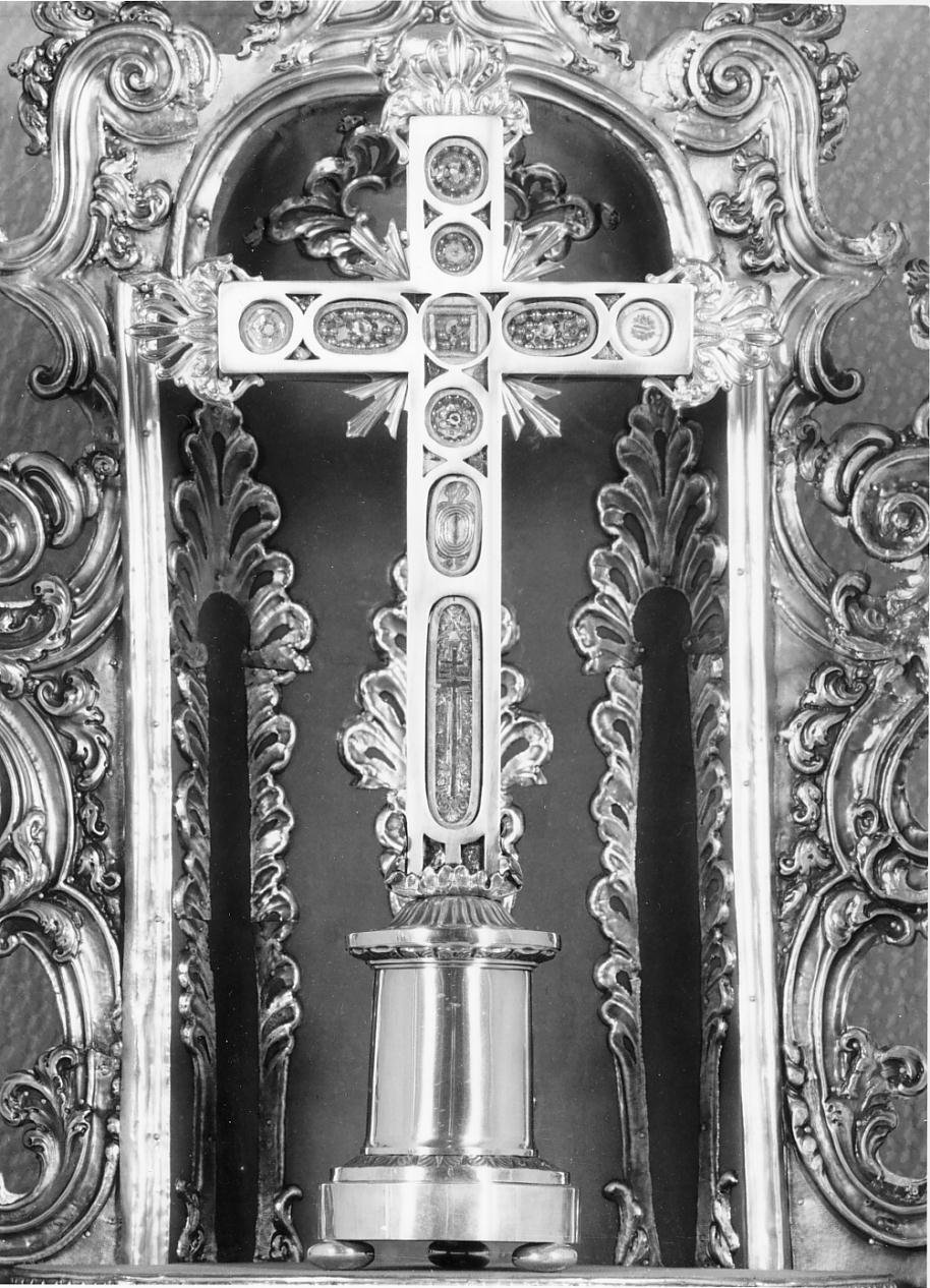 reliquiario - a croce, opera isolata - ambito lombardo (primo quarto sec. XX)