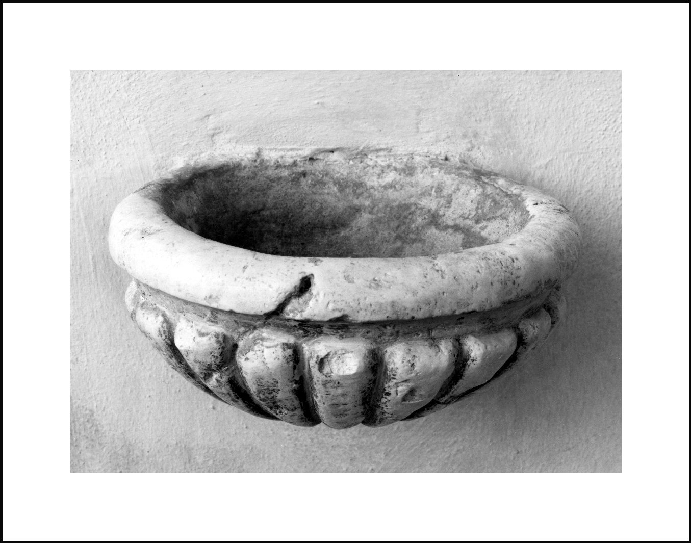 acquasantiera da parete, opera isolata - ambito lombardo (sec. XVII)