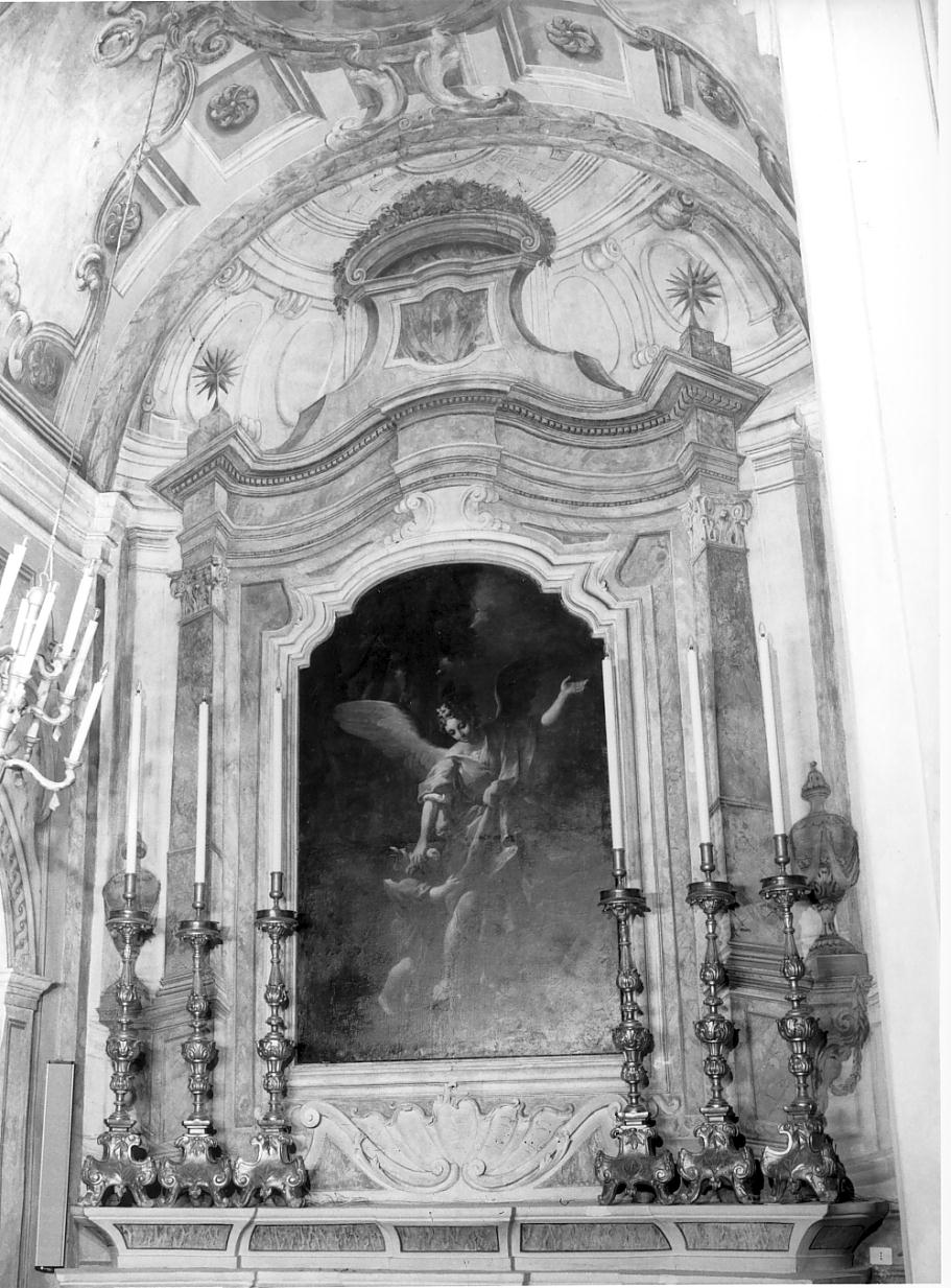 Elementi decorativi architettonici/ finta ancona (dipinto, elemento d'insieme) di Accorsi Antonio, Cremonese Ilario (sec. XVIII)