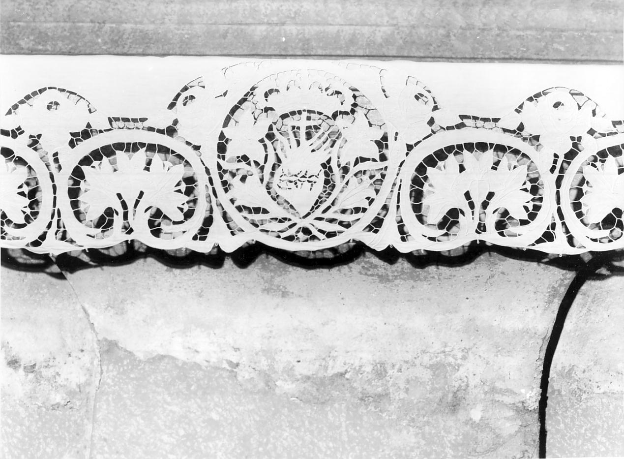 tovaglia d'altare, opera isolata - manifattura mantovana (secondo quarto sec. XX)