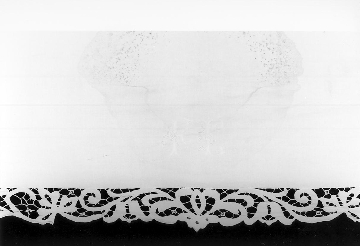 motivi decorativi floreali (tovaglia, opera isolata) - manifattura cremonese (secondo quarto sec. XX)