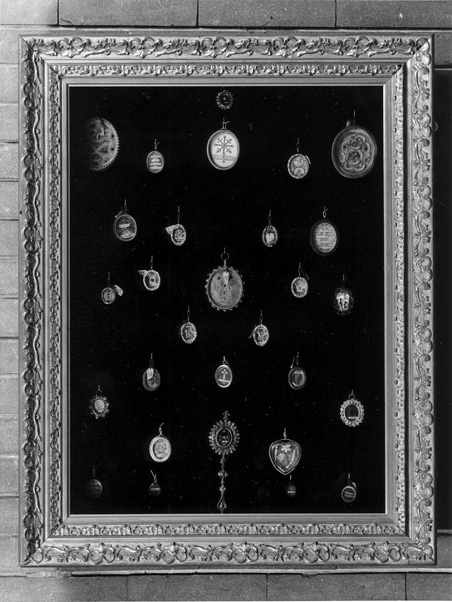 reliquiario a capsula - a medaglione, serie - ambito lombardo (secc. XIX/ XX)