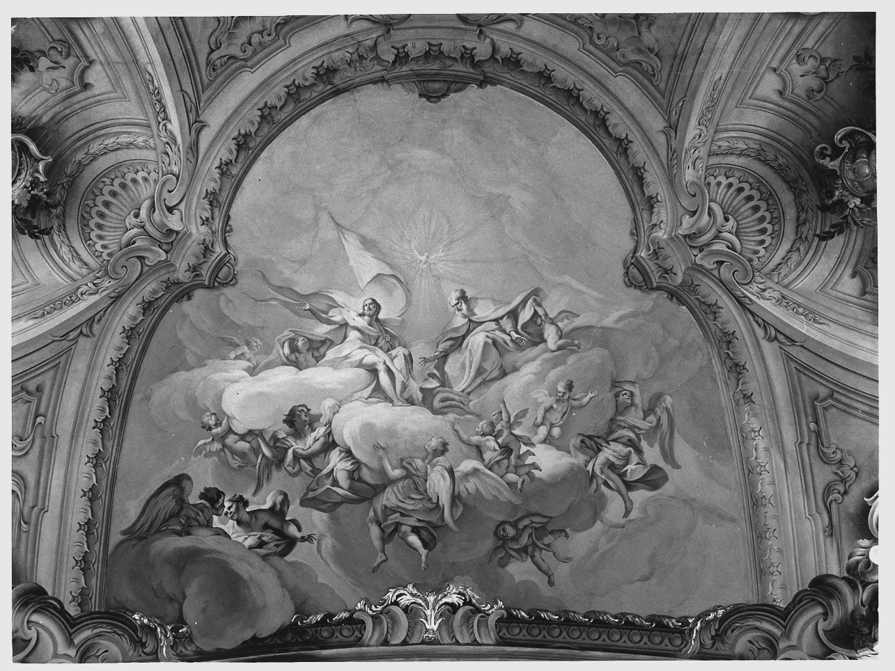 Trinità con angeli (dipinto, elemento d'insieme) di Sassi Giovanni Battista (e aiuti) (secondo quarto sec. XVIII)