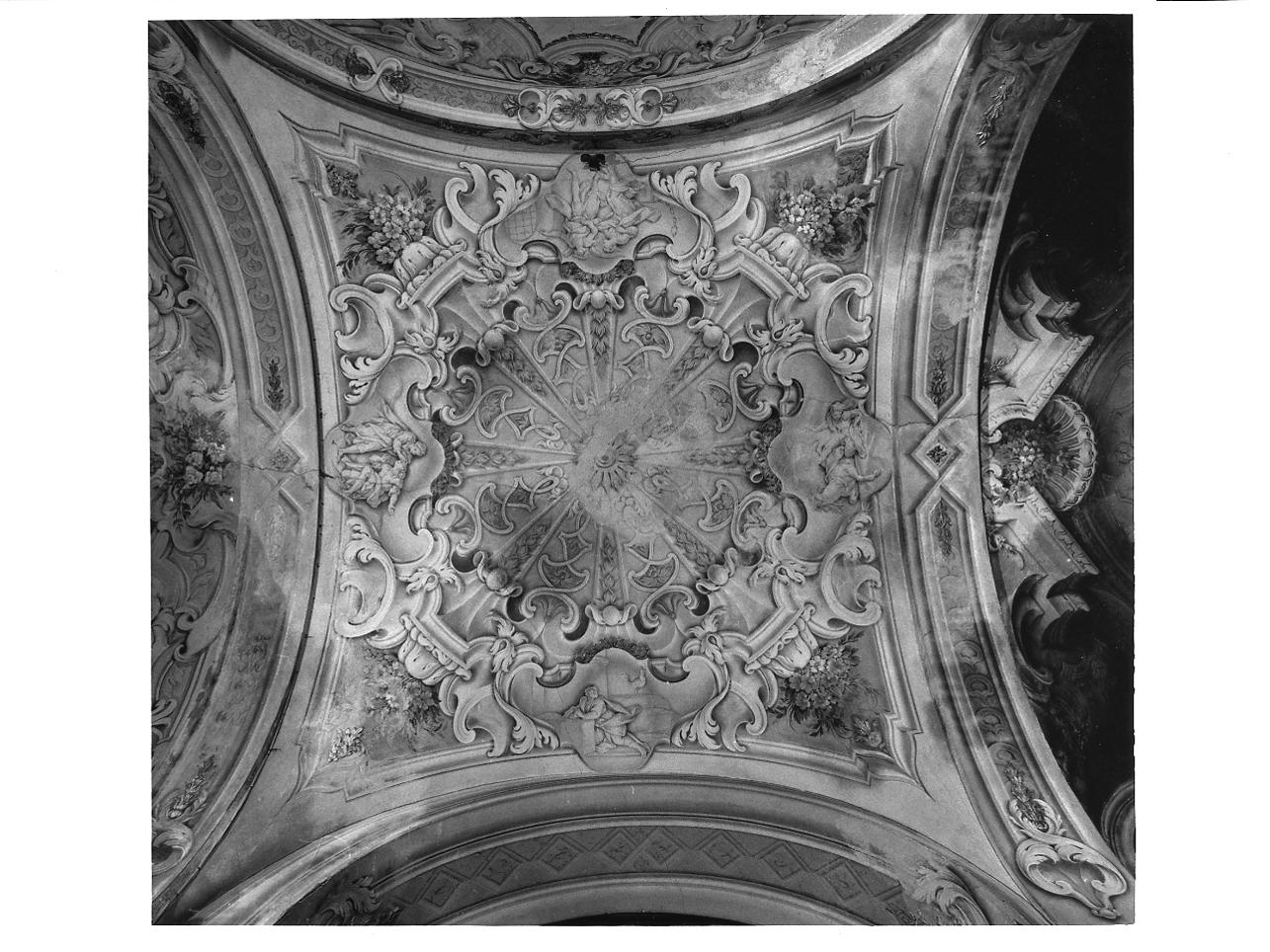 finta architettura e storie dei Santi Pietro e Paolo (dipinto, elemento d'insieme) di Sassi Giovanni Battista (e aiuti) (sec. XVIII)