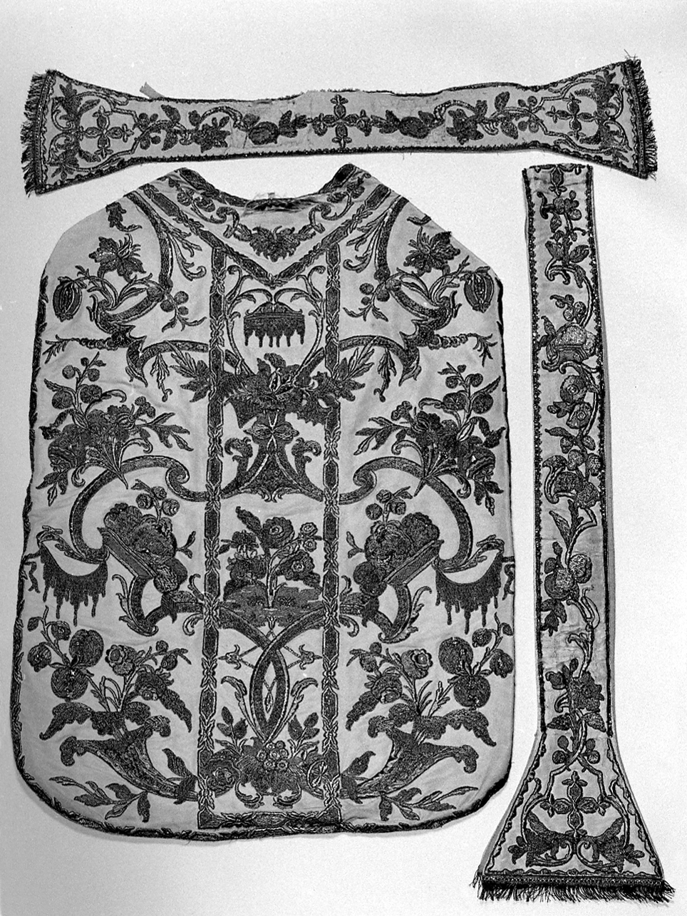 paramento liturgico, insieme - manifattura lombarda (fine/inizio secc. XVIII/ XIX)