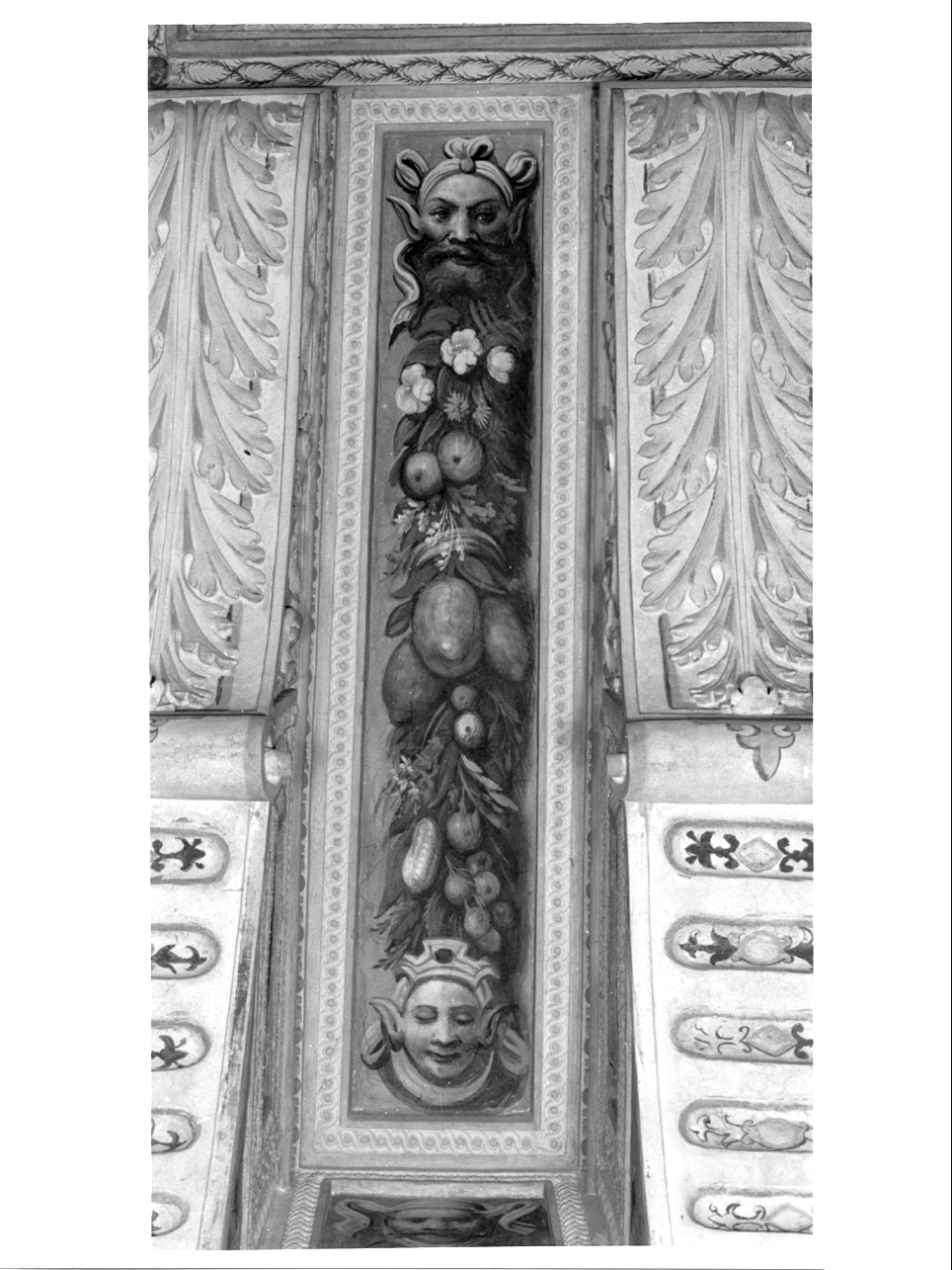 festone con fiori, frutti e mascheroni (dipinto, elemento d'insieme) di Gambara Lattanzio (terzo quarto sec. XVI)