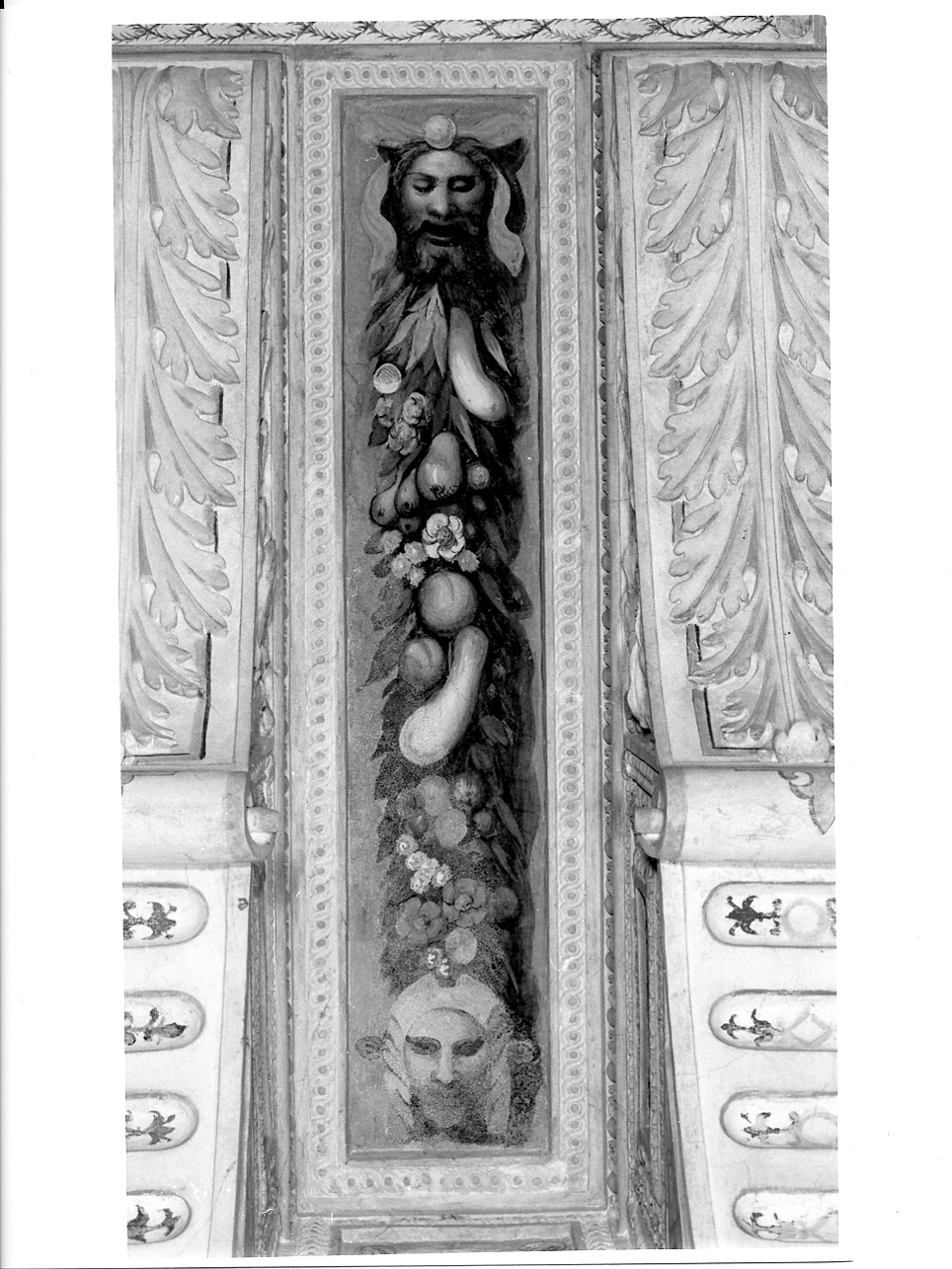 festone con fiori, frutti e mascheroni (dipinto, elemento d'insieme) di Gambara Lattanzio (terzo quarto sec. XVI)