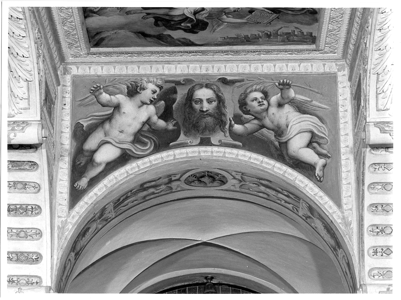angioletti reggitarga con Volto di Cristo (dipinto, elemento d'insieme) di Gambara Lattanzio (terzo quarto sec. XVI)
