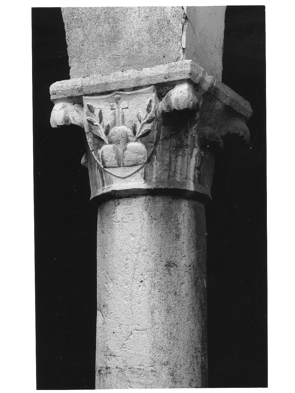 capitello, elemento d'insieme - ambito bresciano (terzo quarto sec. XV)