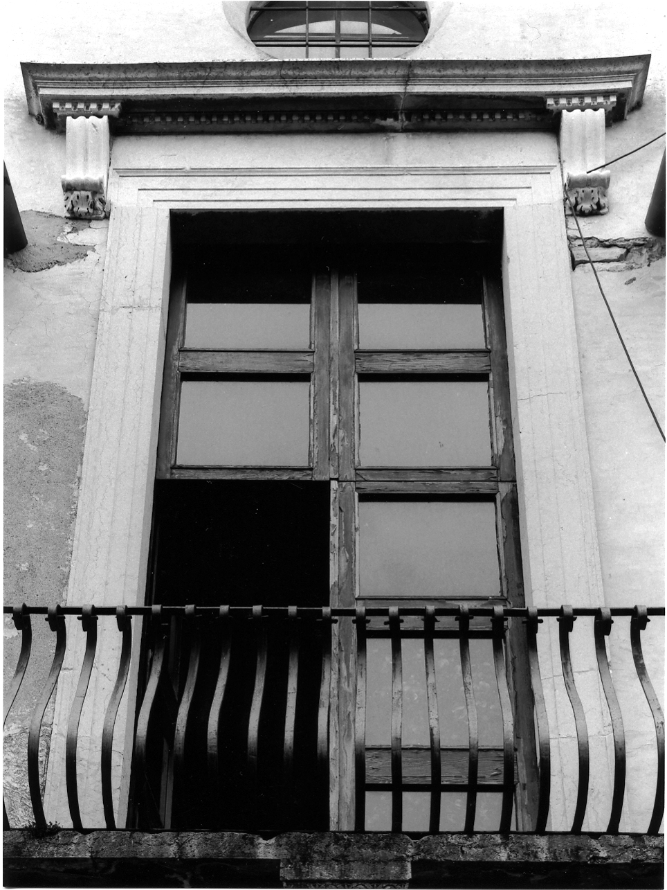 mostra di finestra, elemento d'insieme - ambito bresciano (terzo quarto sec. XVI)