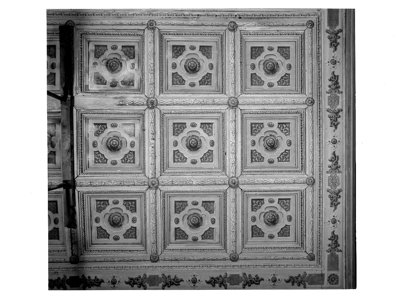motivi decorativi a rosette e vegetali (soffitto a cassettoni, elemento d'insieme) di Marone Pietro (fine sec. XVI)