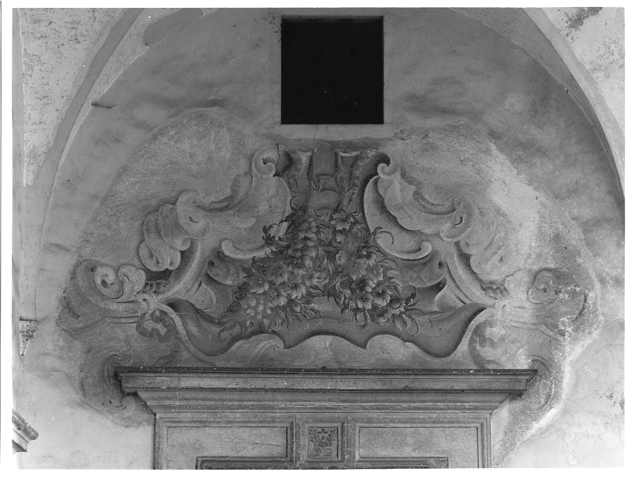 motivi a volute e floreali (decorazione pittorica, opera isolata) di Sassi Giovanni Battista (secondo quarto sec. XVIII)
