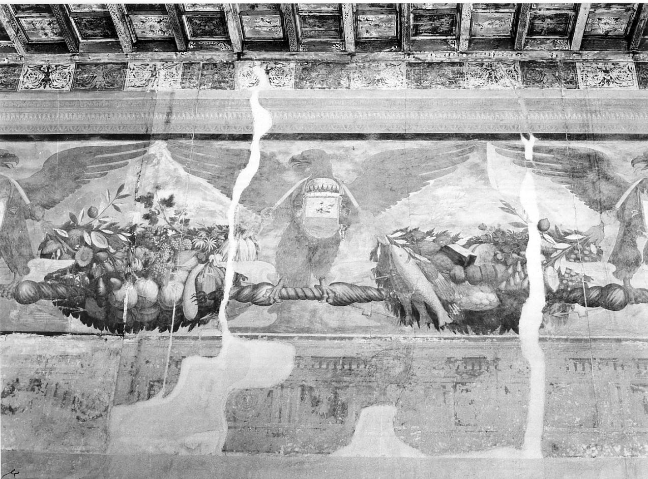 fregio con decorazioni araldiche (dipinto, elemento d'insieme) di Pesenti Pietro Martire detto Sabbioneta (attribuito) (seconda metà sec. XVI)